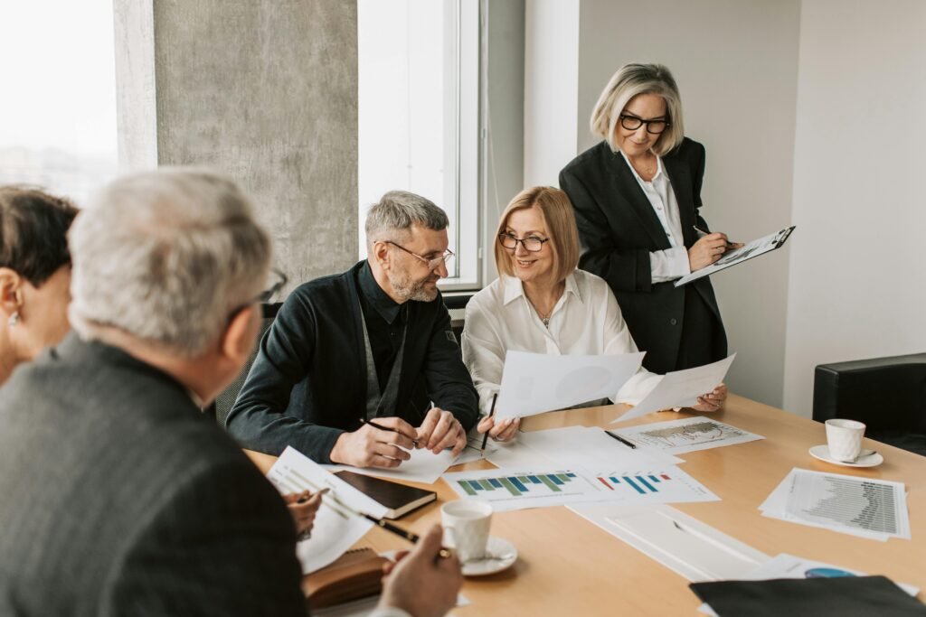 Emprendedores con un asesor